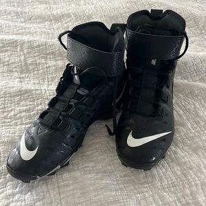 Nike football cleats men’s 10.5 wide width